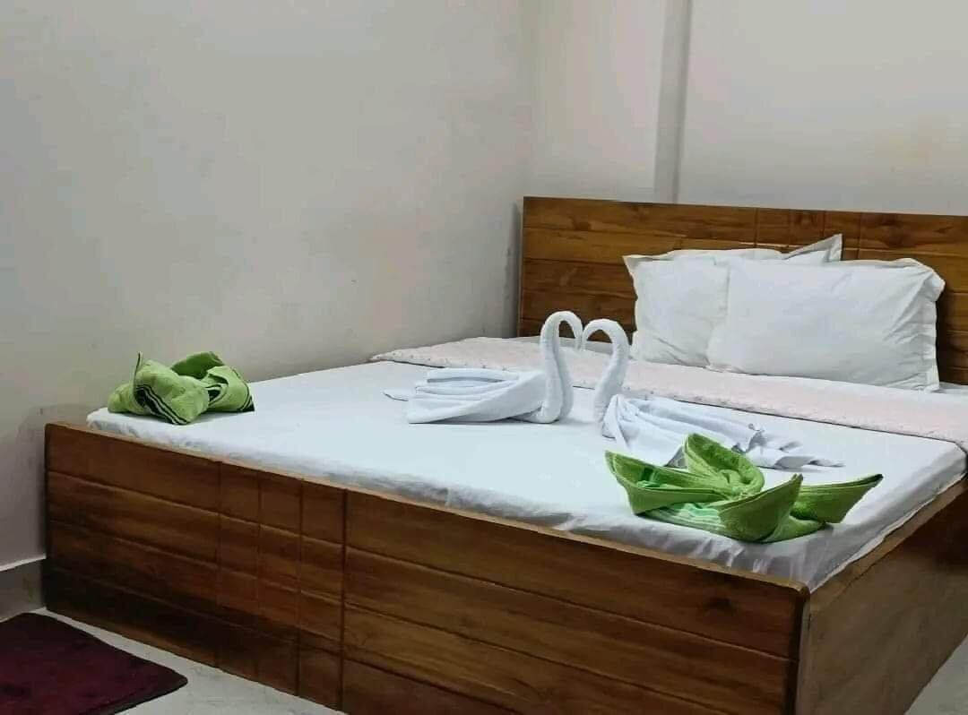 Deluxe Couple Bed (A/C)
