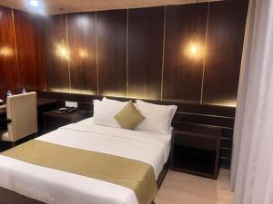 Royal Suite with Kitchen Facility 3