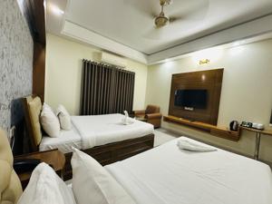 Super Deluxe Triple with Balcony 3