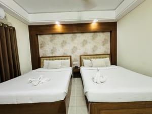 Super Deluxe Four Bed with Balcony 3