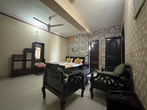 Royal Family Suite 2
