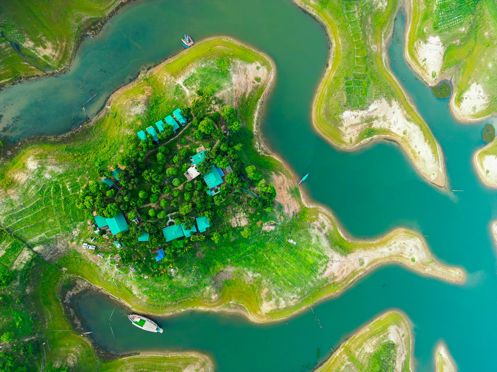 Divine Lake Island - Rangamati Hotel