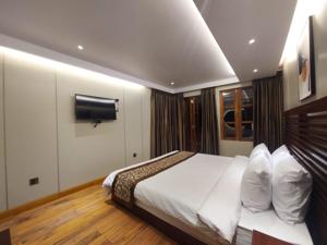 Deluxe Couple (Mizoram Full View) 3