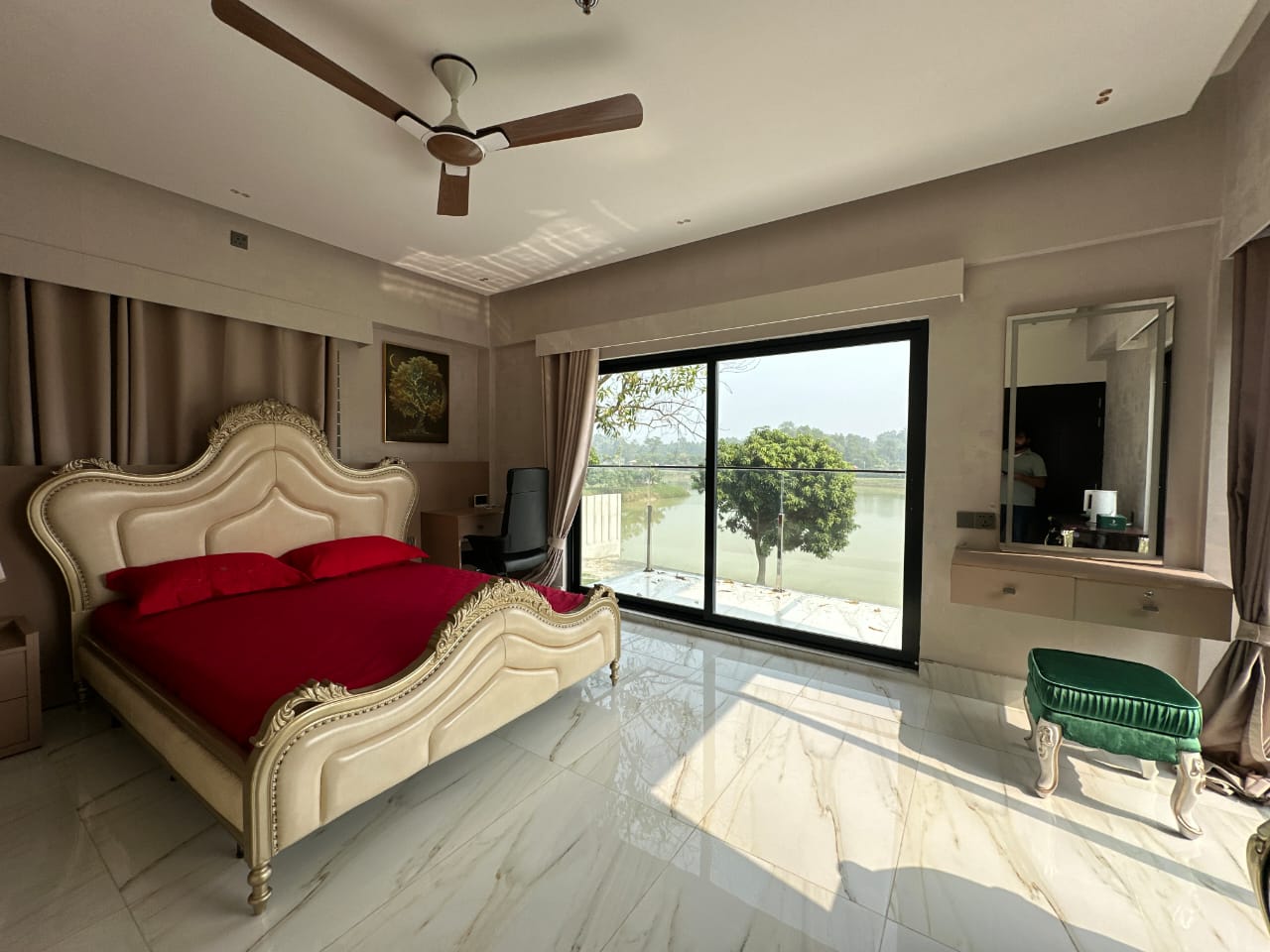 Gallery 9