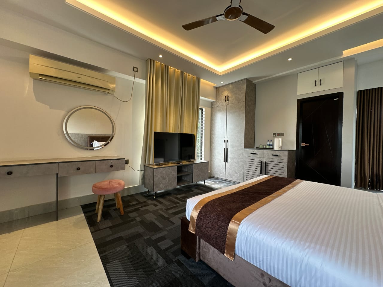 Executive Room