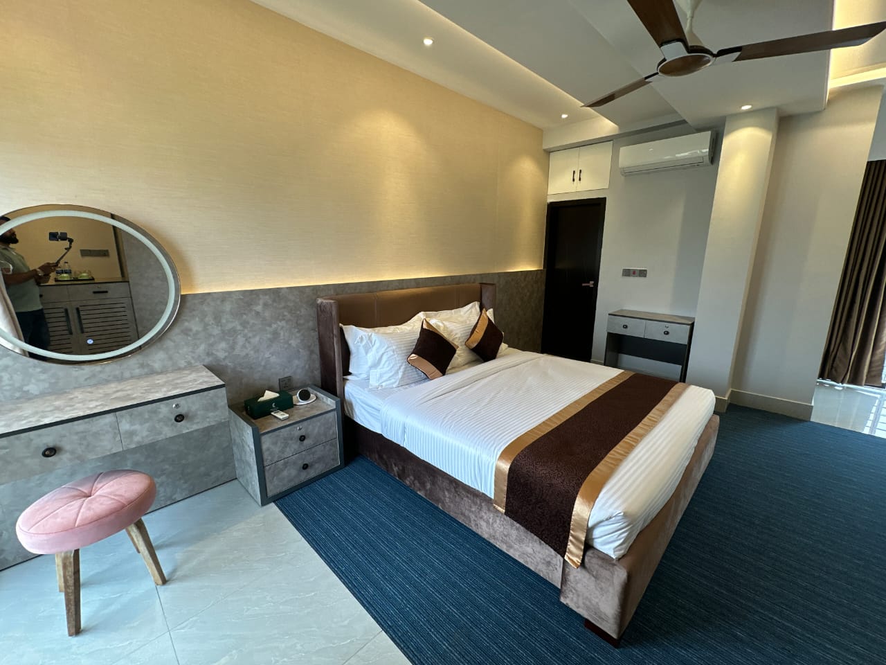 Executive Room 2
